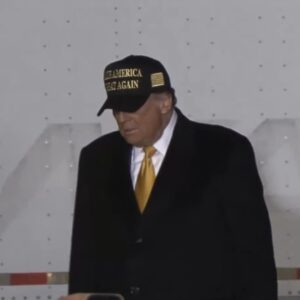 BLACK AND GOLD MAGA HAT