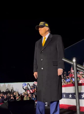 OFFICIAL BLACK AND GOLD MAGA HAT