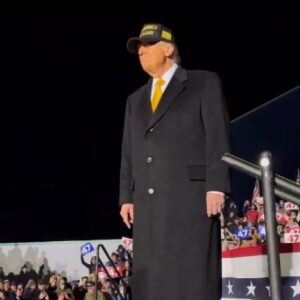 BLACK AND GOLD MAGA HAT