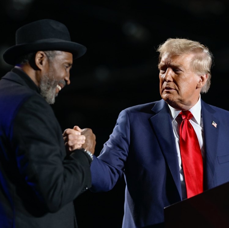 MAKE DETROIT GREAT AGAIN! Donald Trump