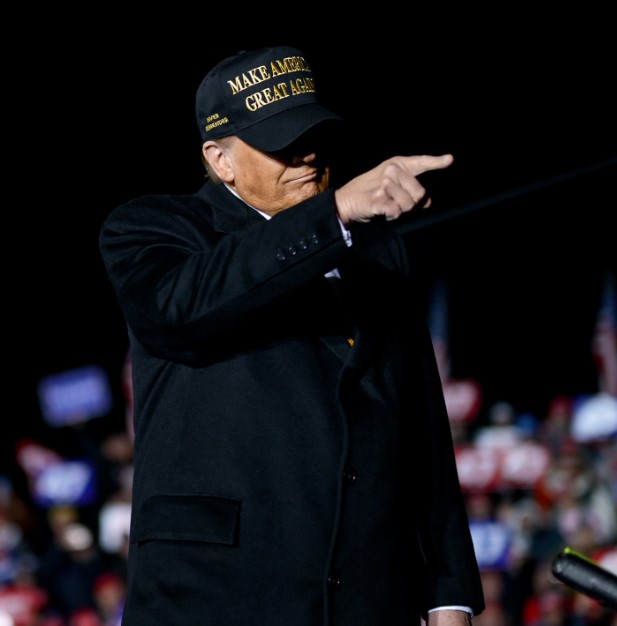 TRUMP GOLD MAGA 2024 HAT
