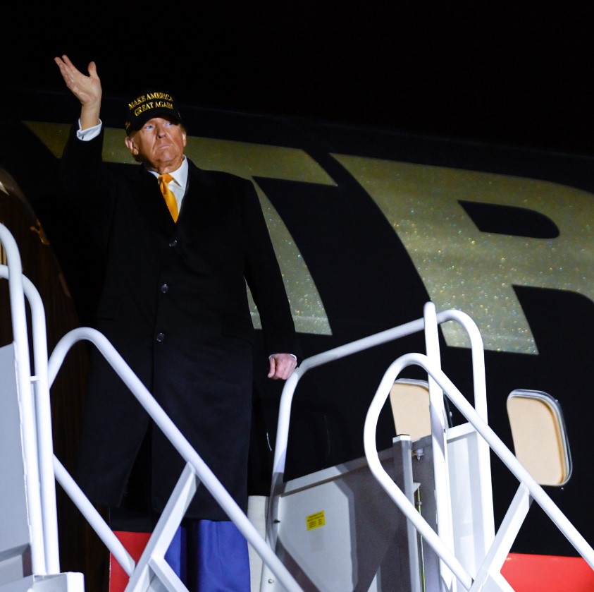 TRUMP GOLD DARK MAGA HAT
