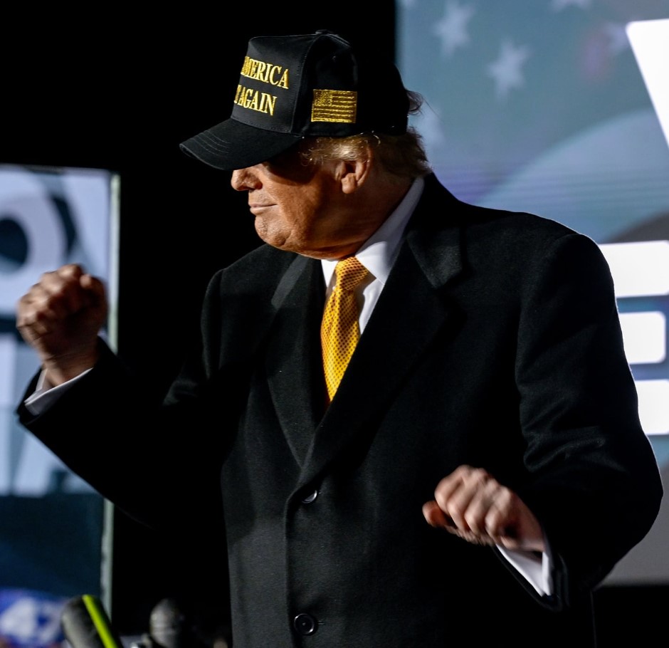 TRUMP GOLD DARK MAGA HAT